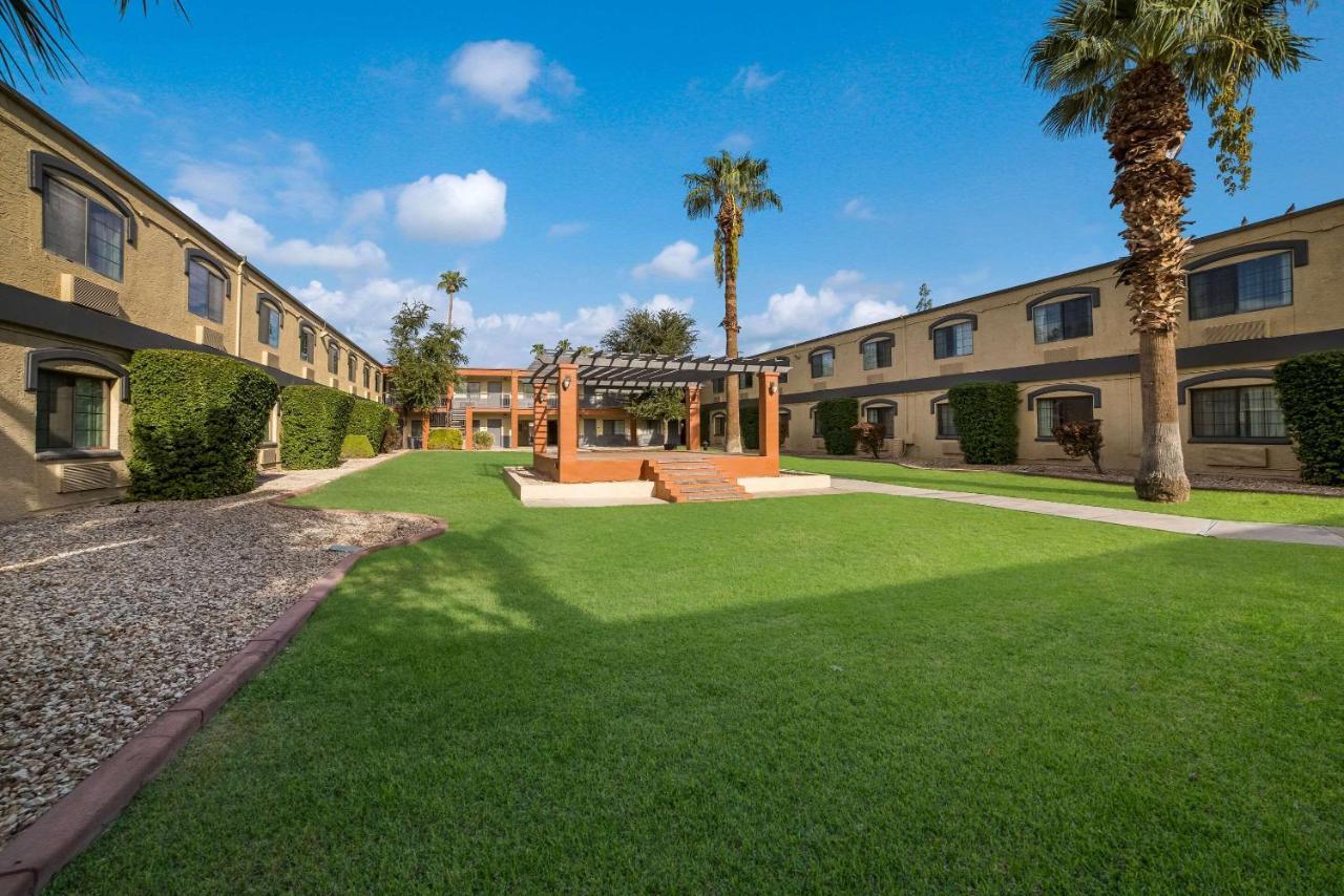 Quality Inn & Suites Goodyear - Phoenix West Bagian luar foto